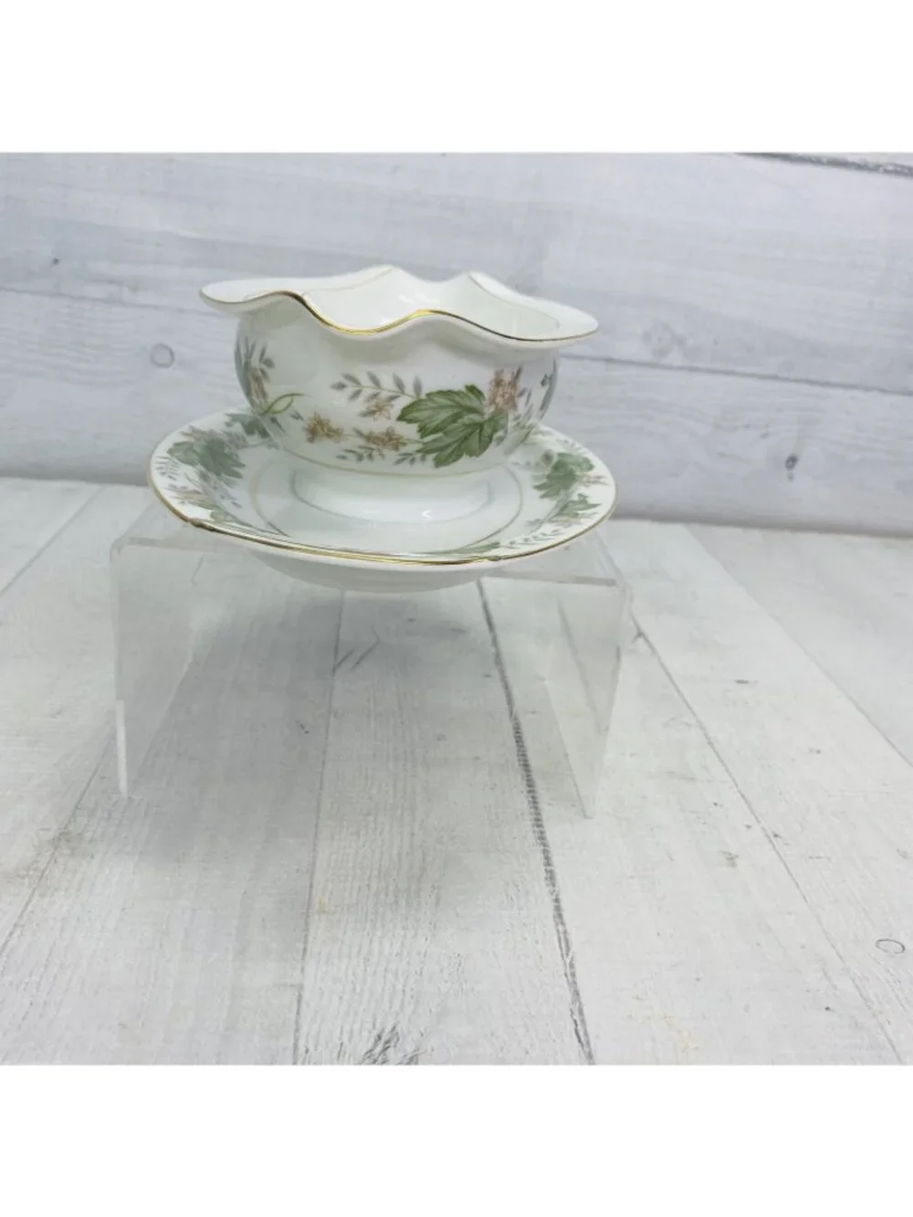 MCM Noritake DAPHNE 5312 Tan White Flower Gravy Boat With Attached Under Plate